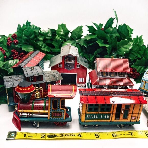 Hallmark Keepsake Yuletide Central & Town & Country Tin Litho Train Set Decor - Picture 14 of 14
